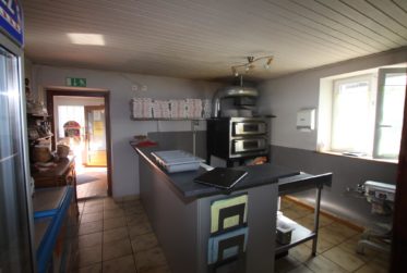 NOUVEAU. Immeuble mixte avec bon rendement