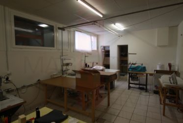 Bâtiment industriel de 800 m2 avec 7,2% net de rendement