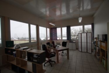 Bâtiment industriel de 800 m2 avec 7,2% net de rendement