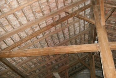 Grange à réhabilité au centre du village de Fontenais
