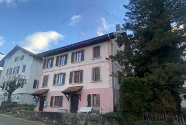 Immeuble au centre du village de Courgenay