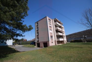 Immeuble de 8 appartements avec balcon, terrain à bâtir et magnifique vue à Courtemaîche