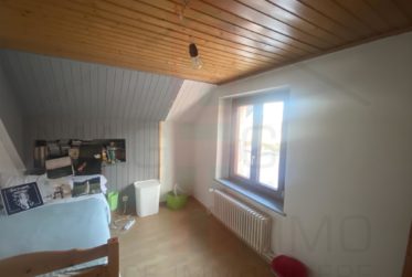 Immeuble au centre du village de Courgenay
